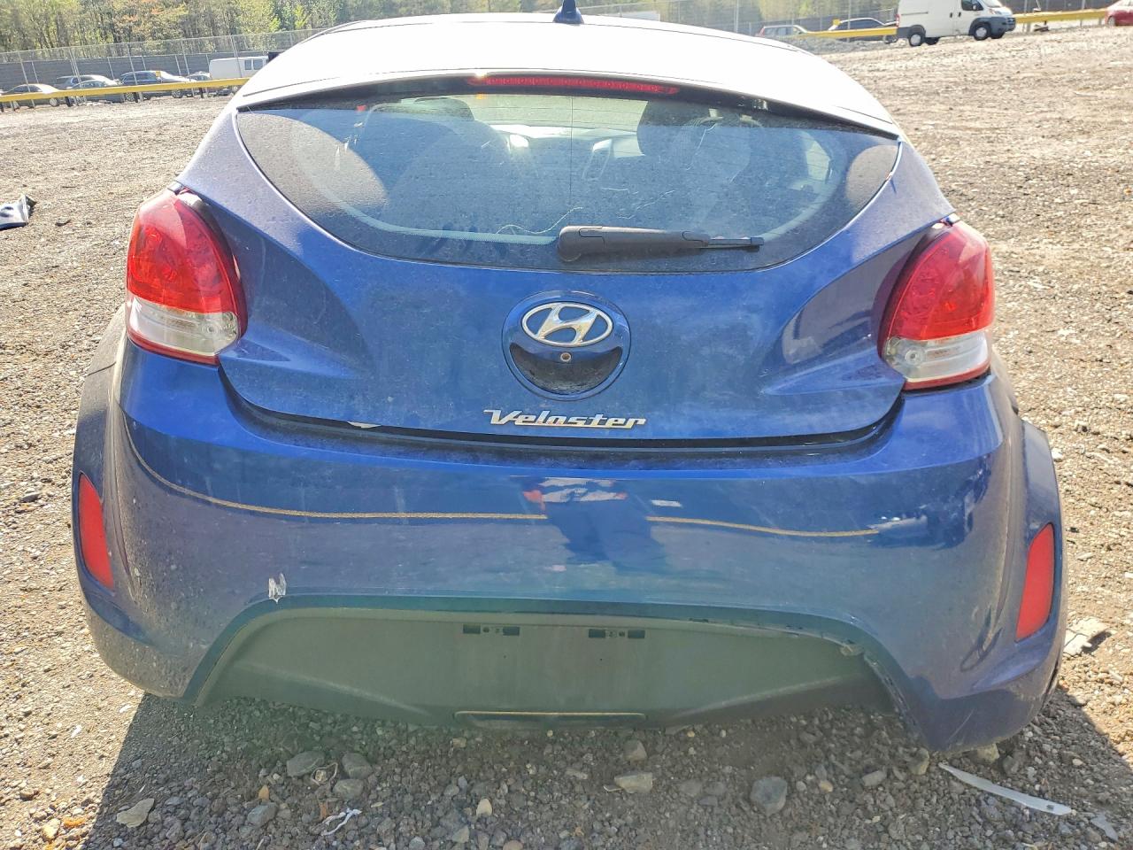Hyundai VELOSTER Base