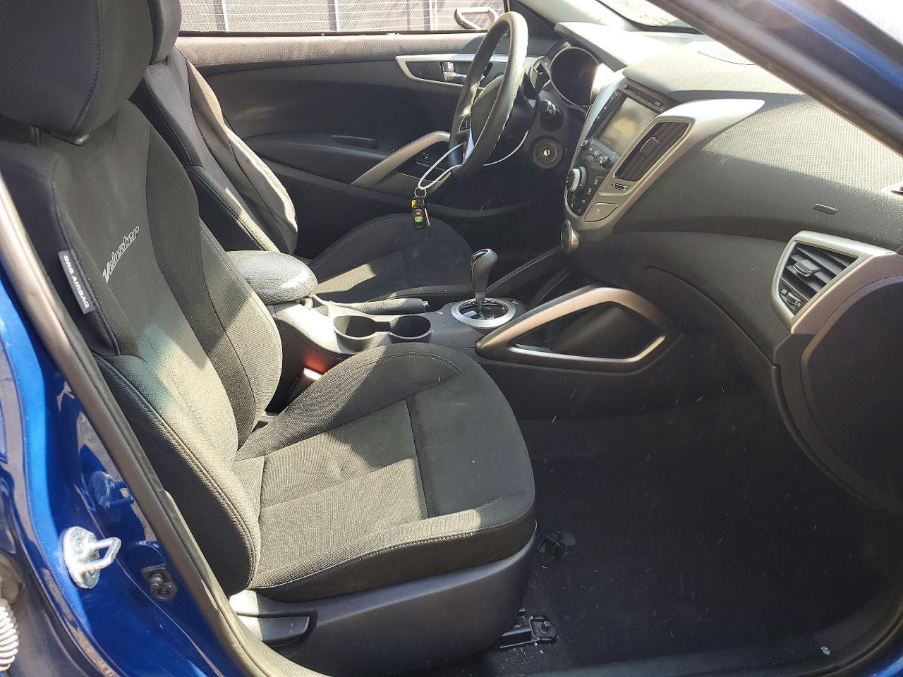 Hyundai VELOSTER Base