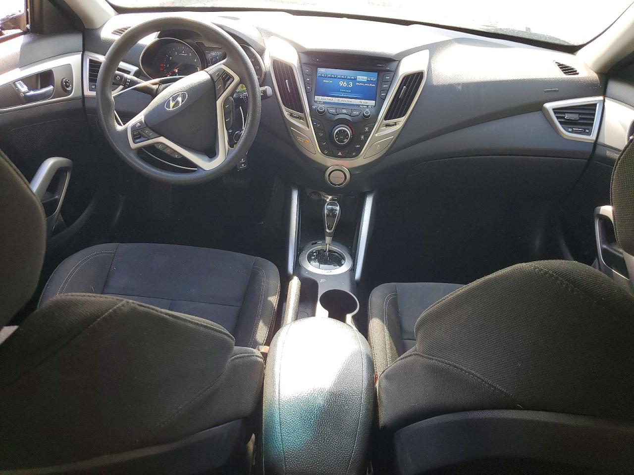 Hyundai VELOSTER Base
