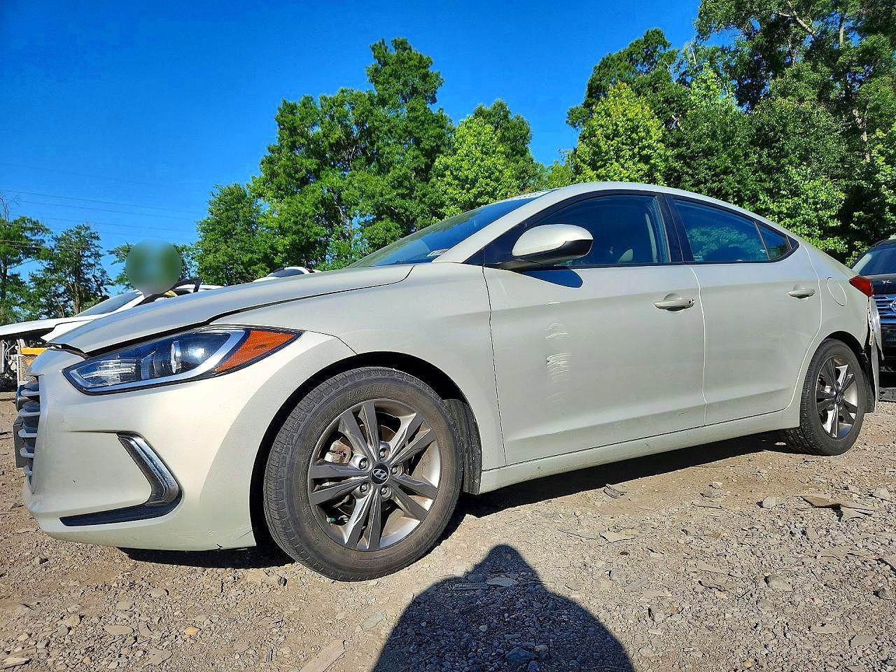 Salvage Hyundai ELANTRA Image