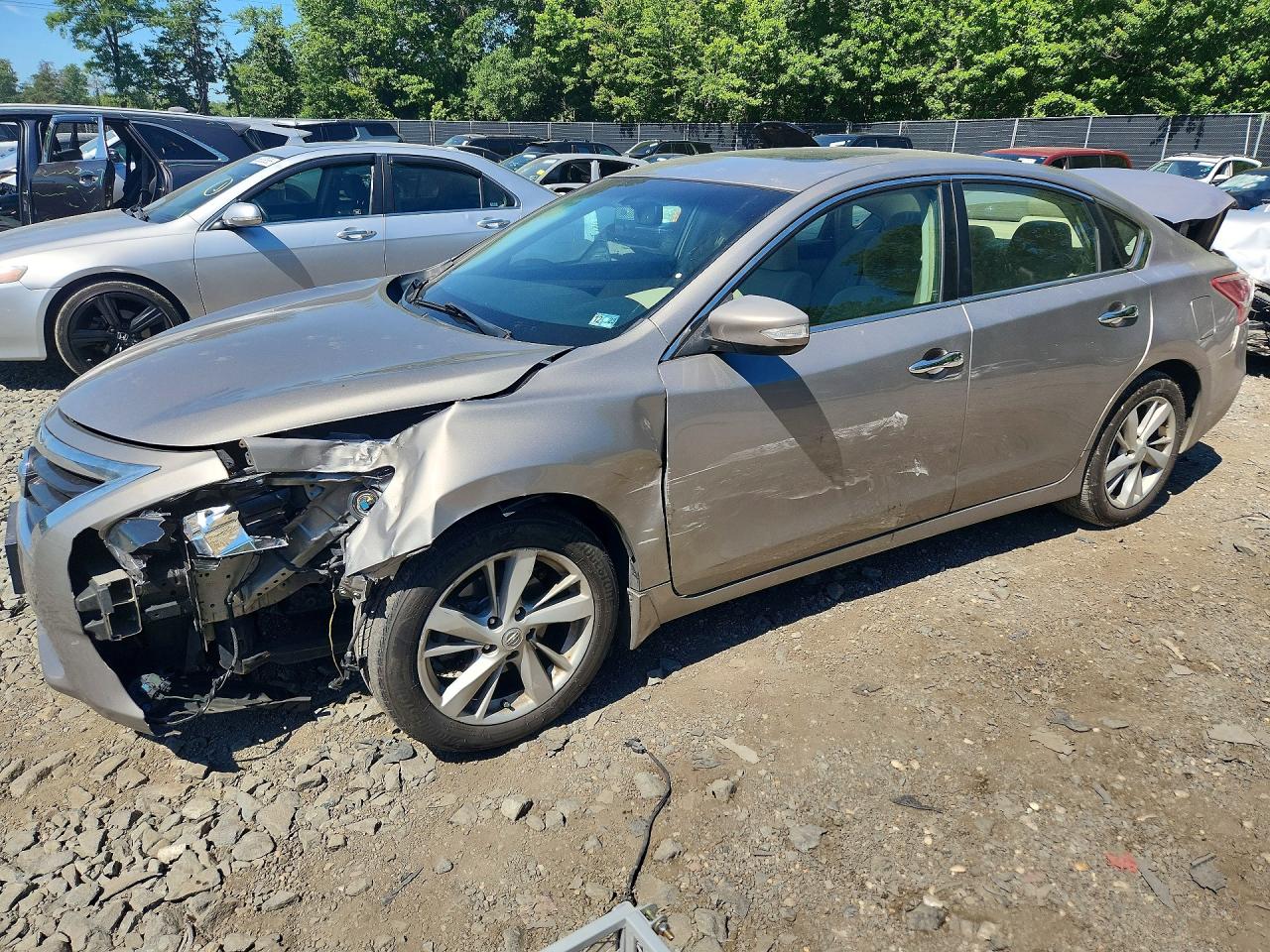 Salvage Nissan Altima Image