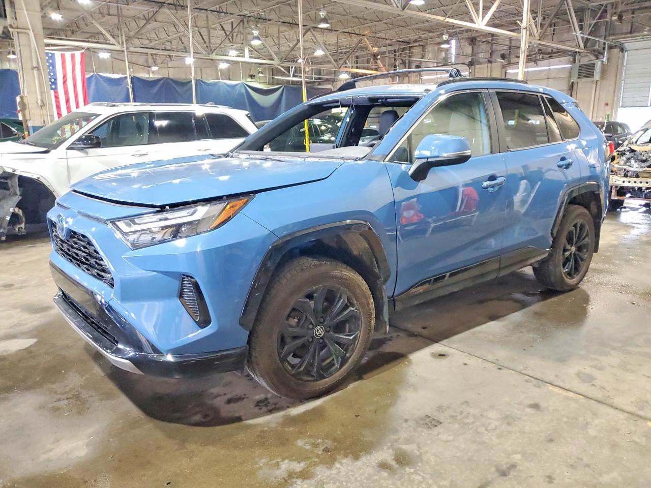 Salvage Toyota RAV4 Image