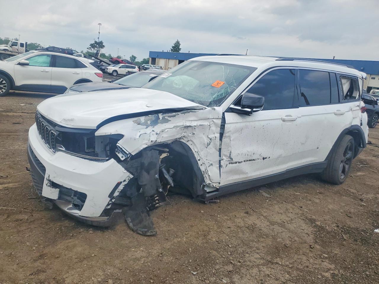 Salvage Jeep Grand Cherokee Image
