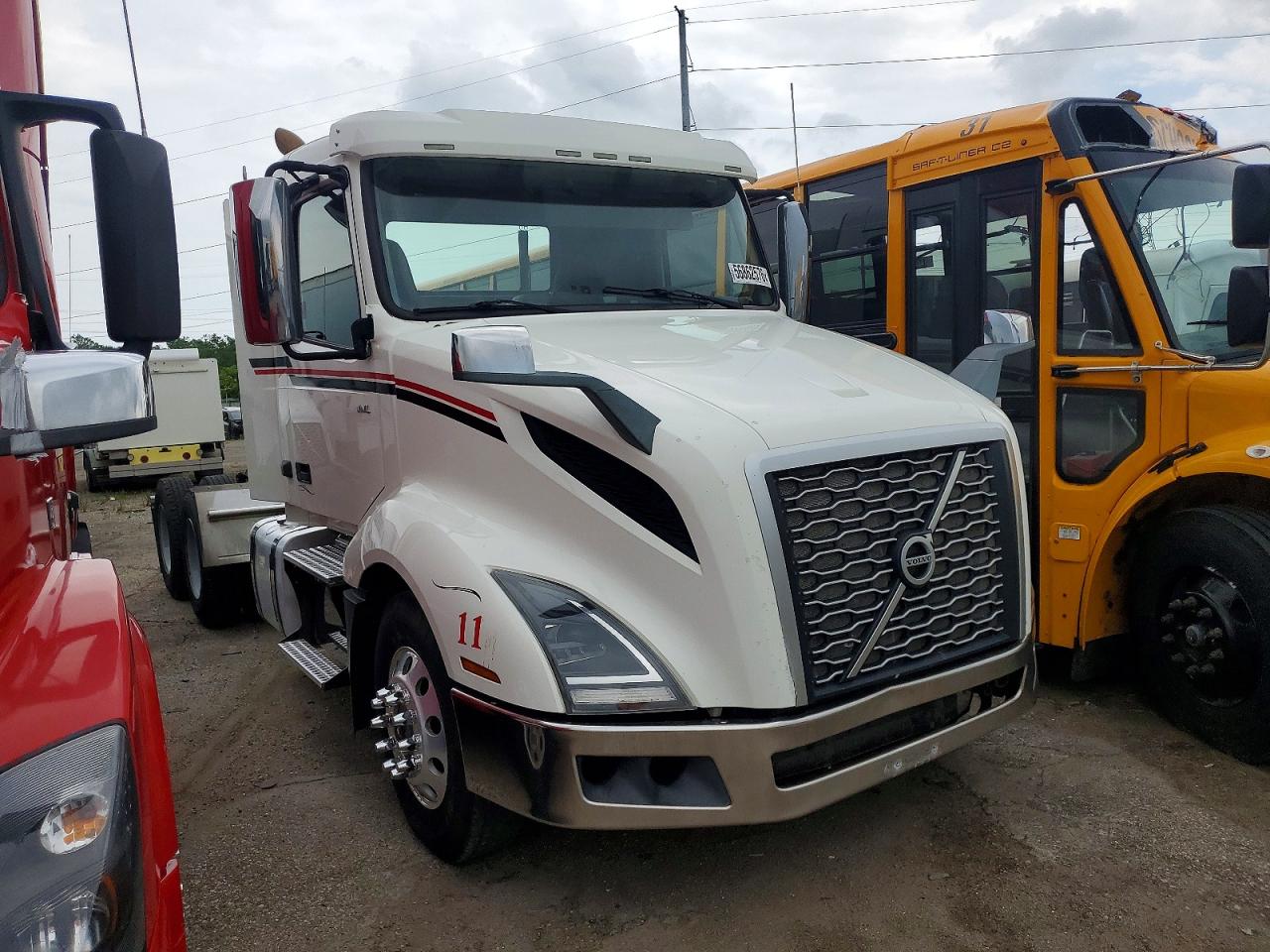 Salvage Volvo Vn Image