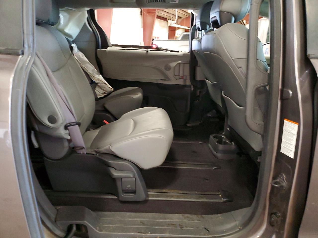 Toyota Sienna Xle 7-passenger