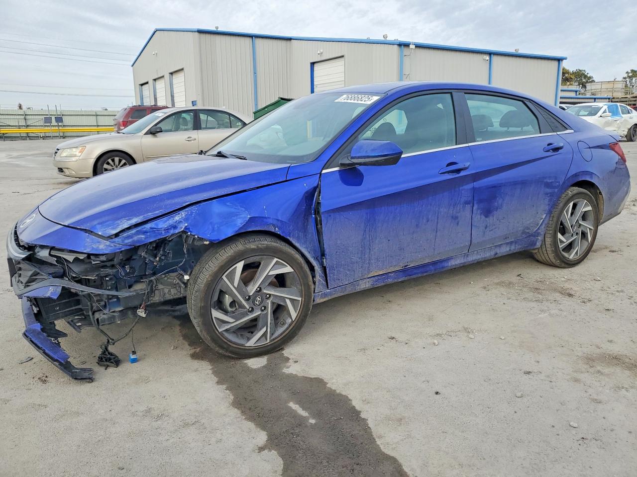 Salvage Hyundai ELANTRA Image