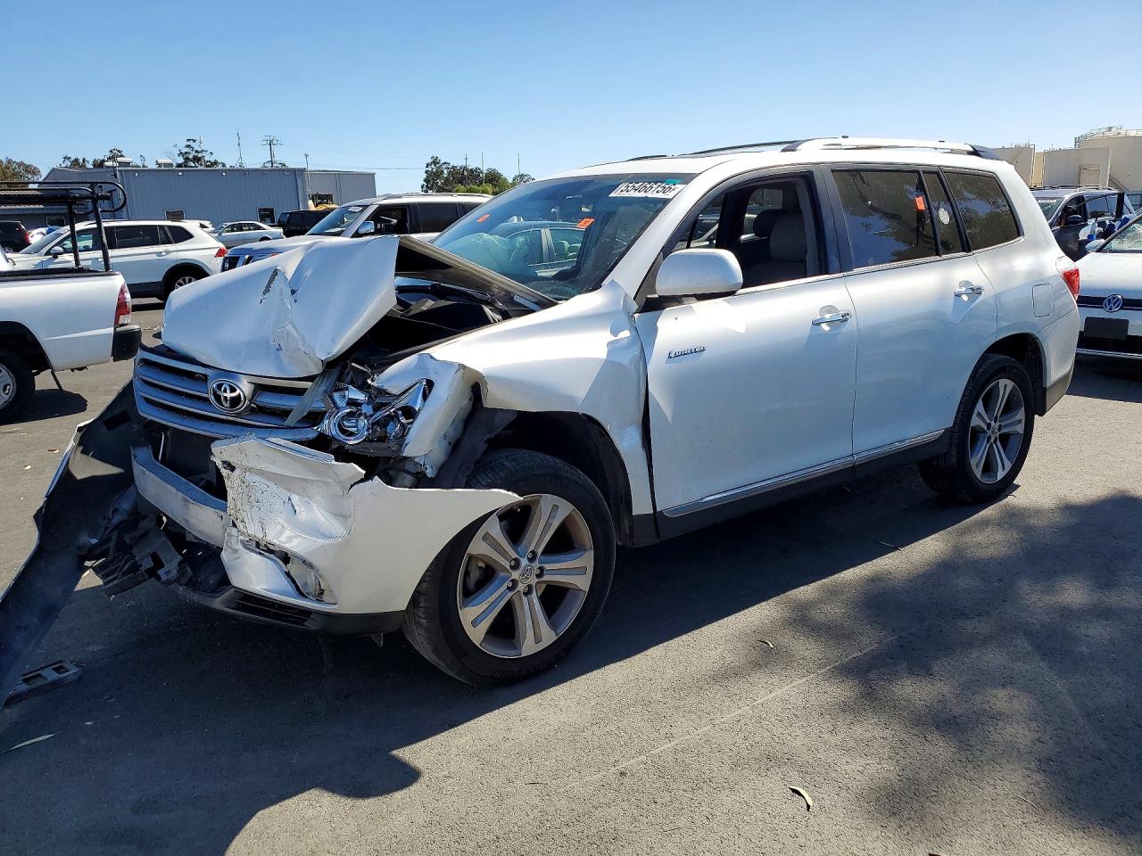 Salvage Toyota Highlander Image