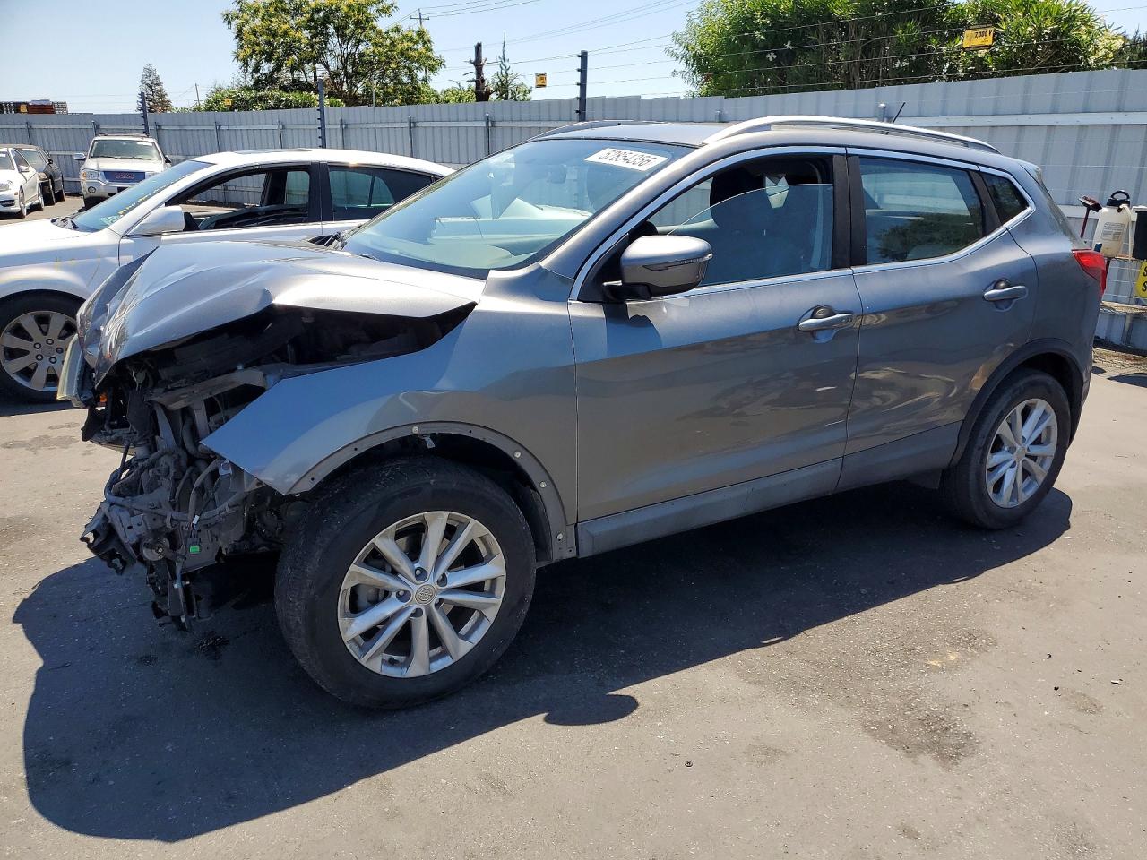 Salvage Nissan Rogue Image