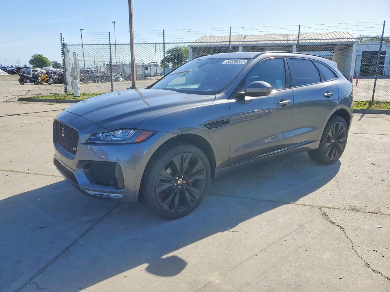 Salvage Jaguar F-PACE Image