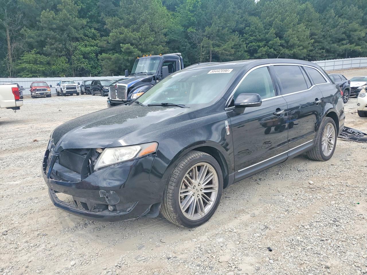 Salvage Lincoln MKT Image