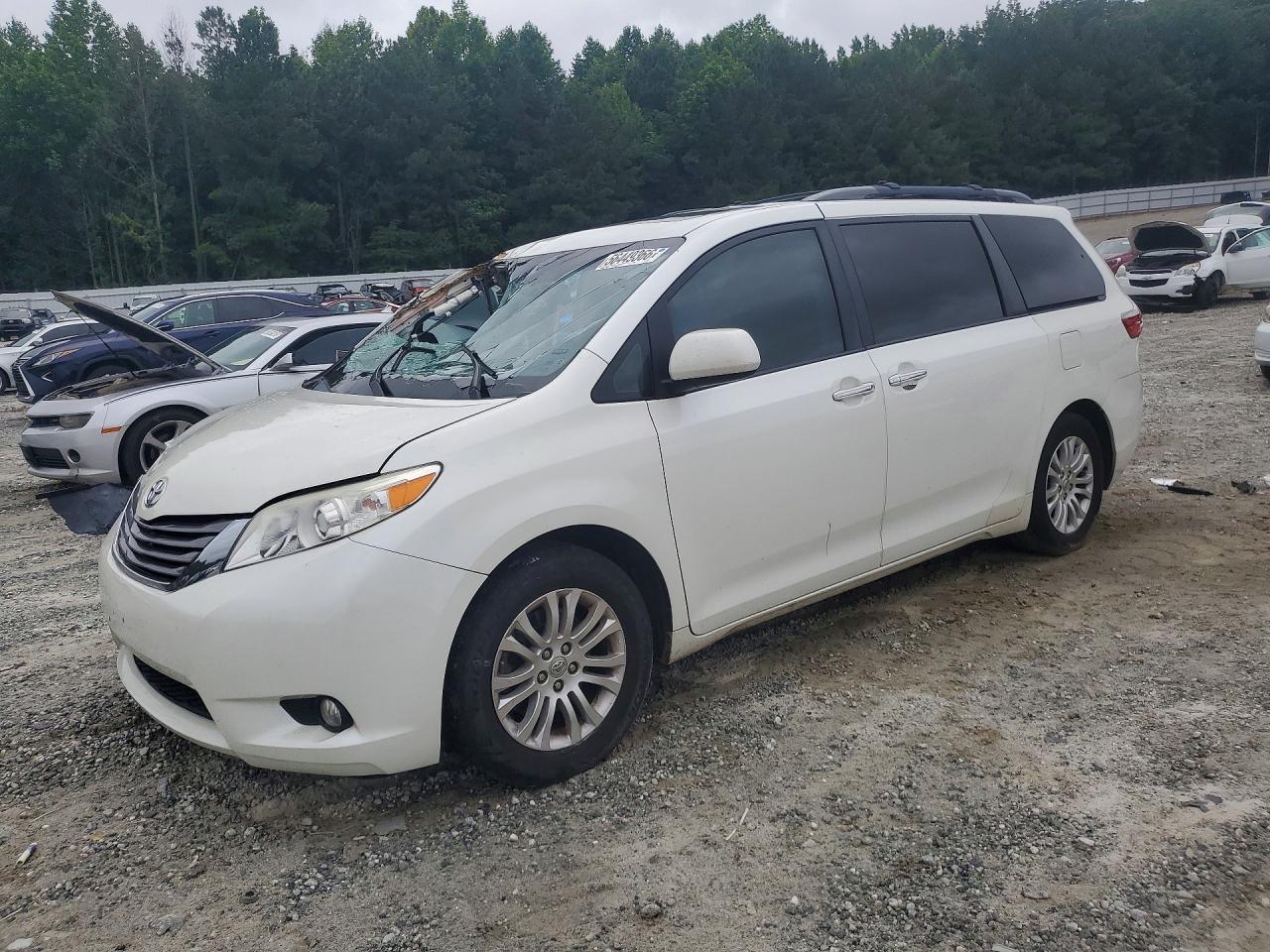 Salvage Toyota Sienna Image