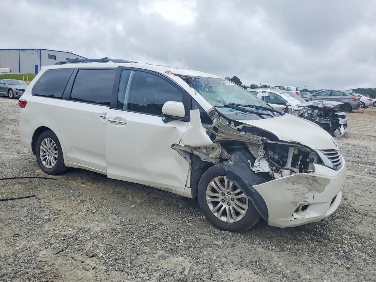 Toyota Sienna Xle 8-passenger