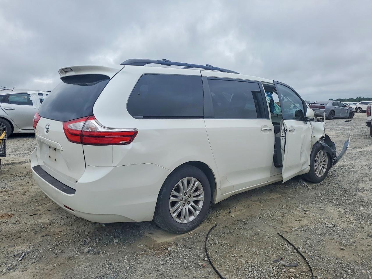 Toyota Sienna Xle 8-passenger