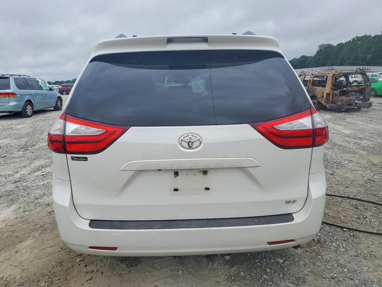 Toyota Sienna Xle 8-passenger