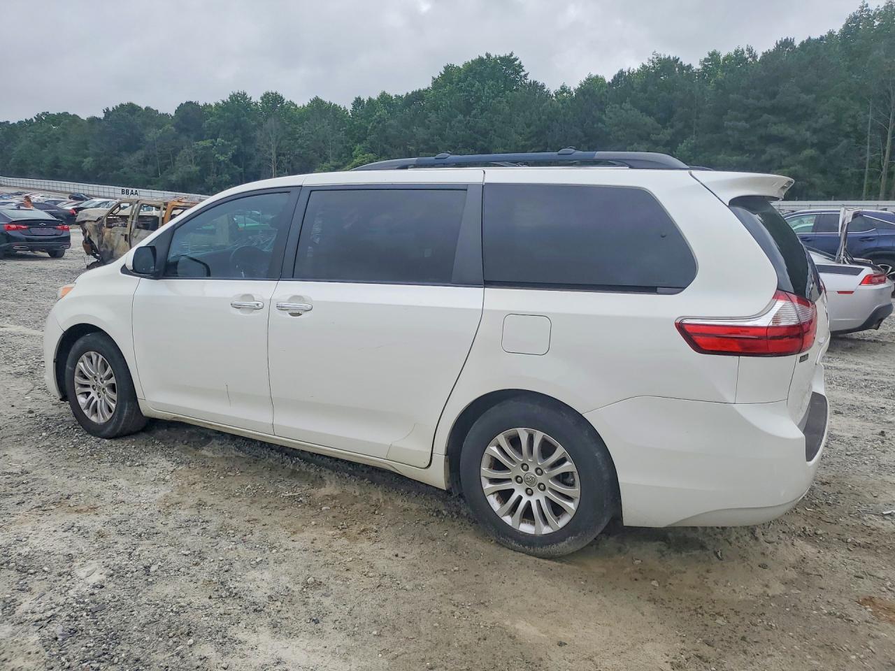 Toyota Sienna Xle 8-passenger