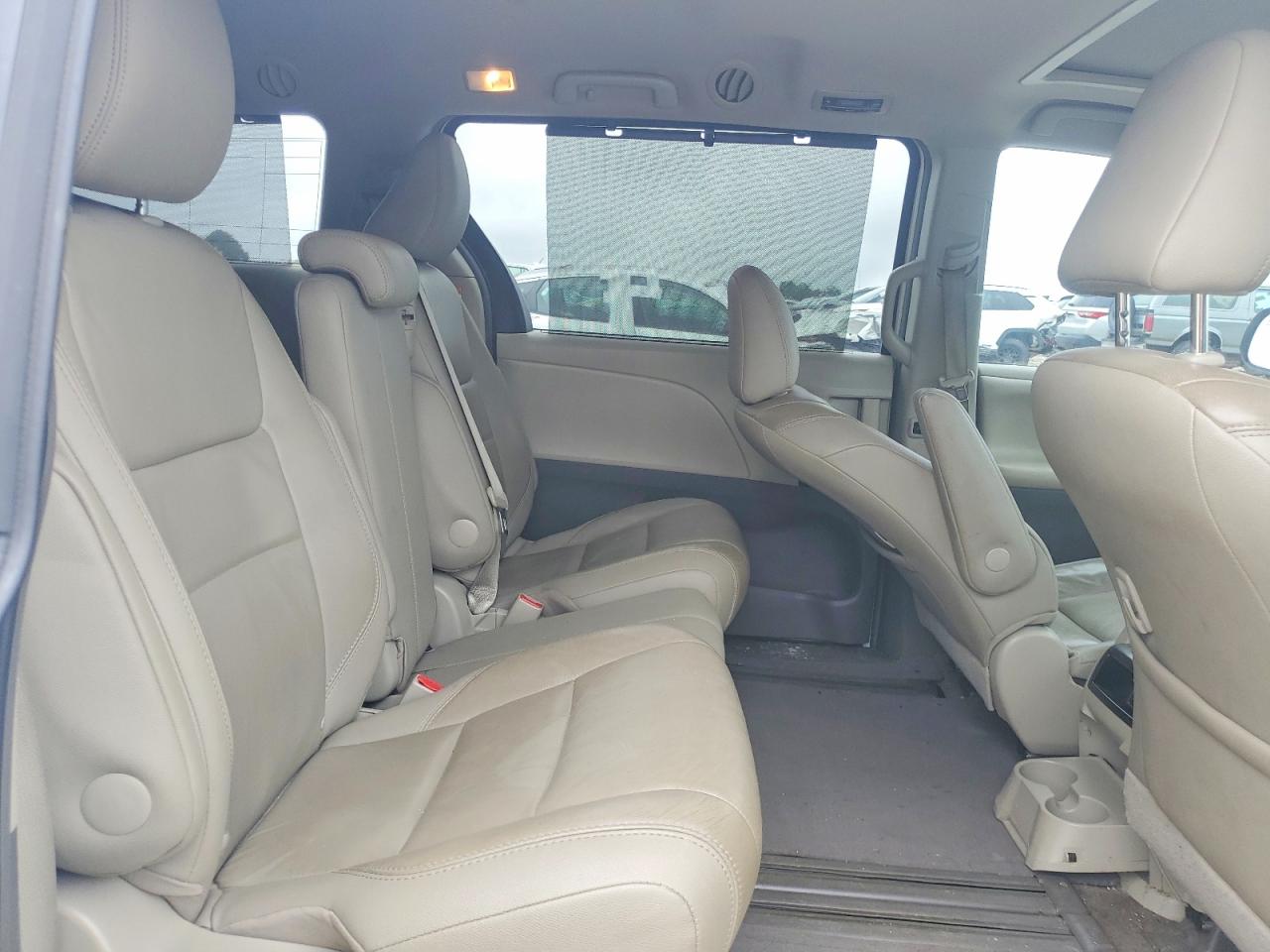Toyota Sienna Xle 8-passenger
