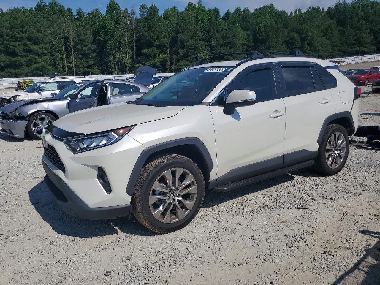 Salvage Toyota RAV4 Image