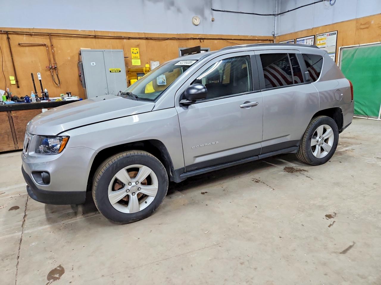 Salvage Jeep Compass Image
