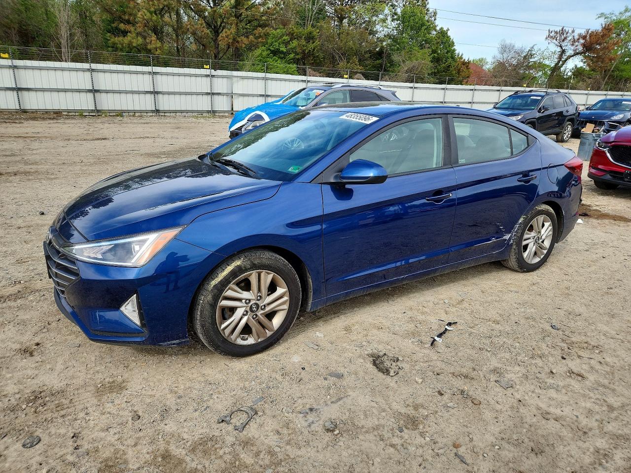 Salvage Hyundai ELANTRA Image
