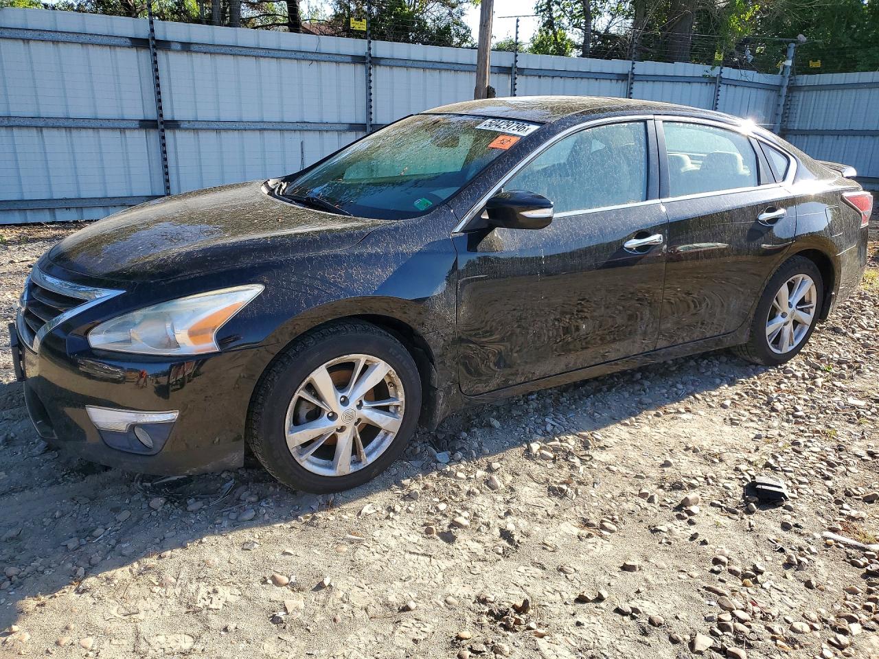 Salvage Nissan Altima Image