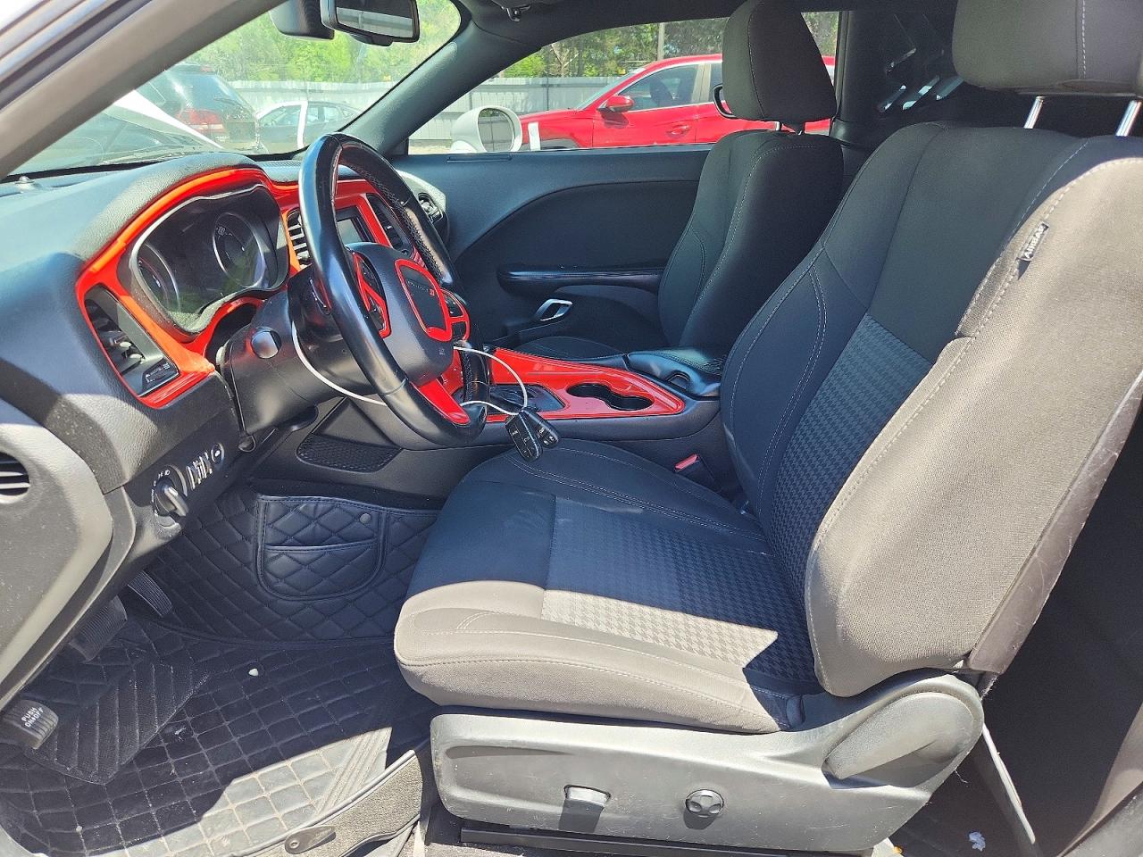 Dodge Challenger Sxt