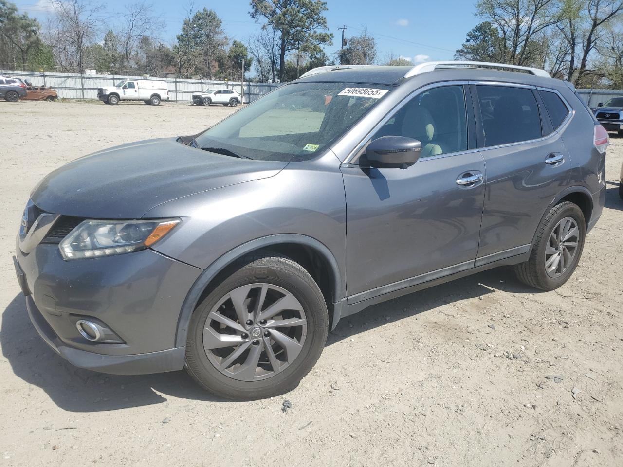 Salvage Nissan Rogue Image