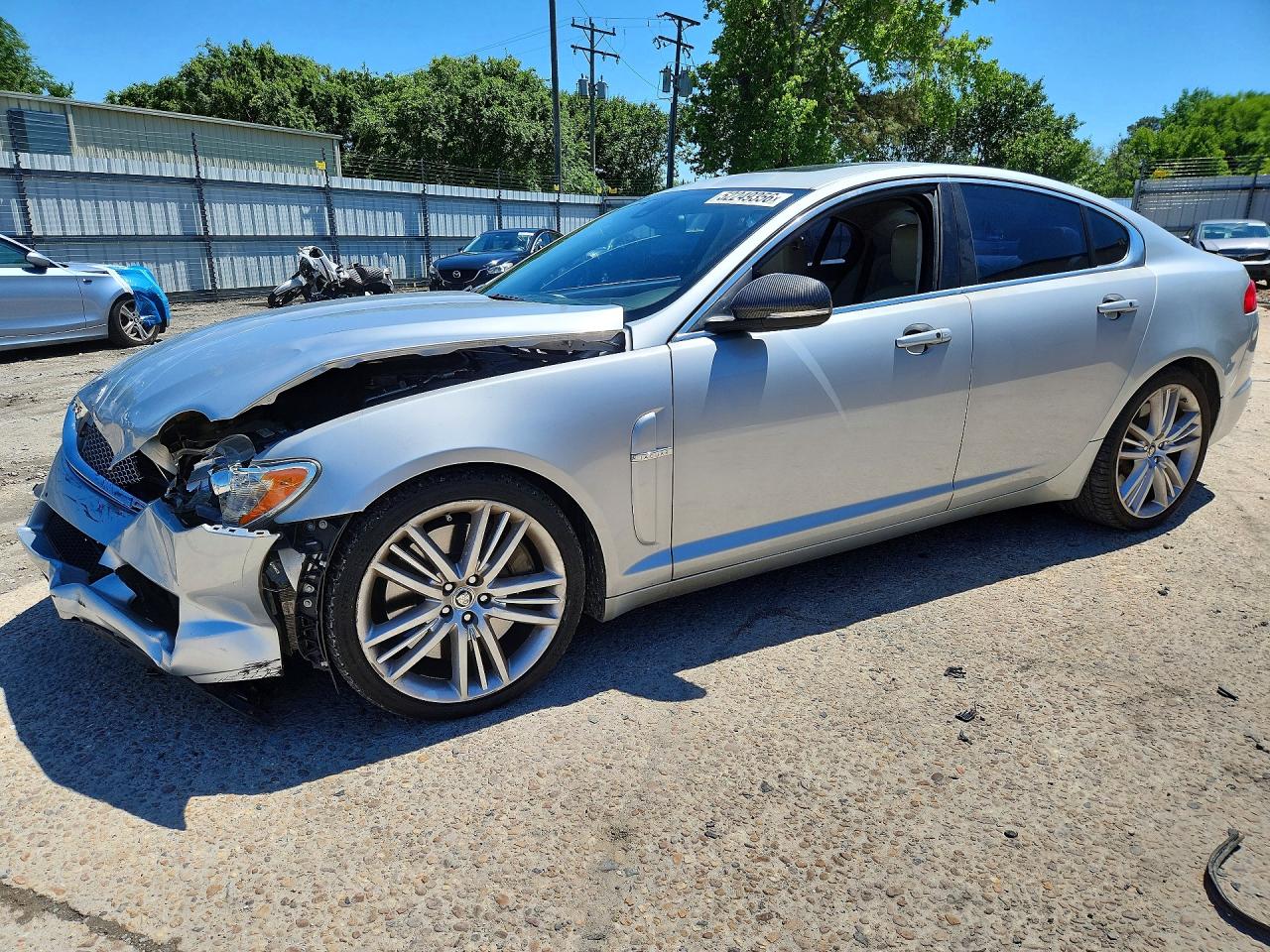 Salvage Jaguar XF Image