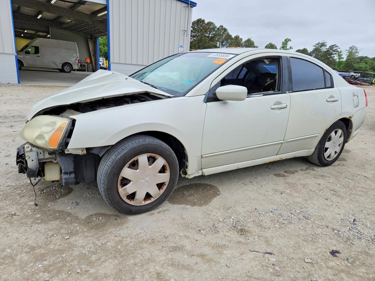 Salvage Mitsubishi Galant Image