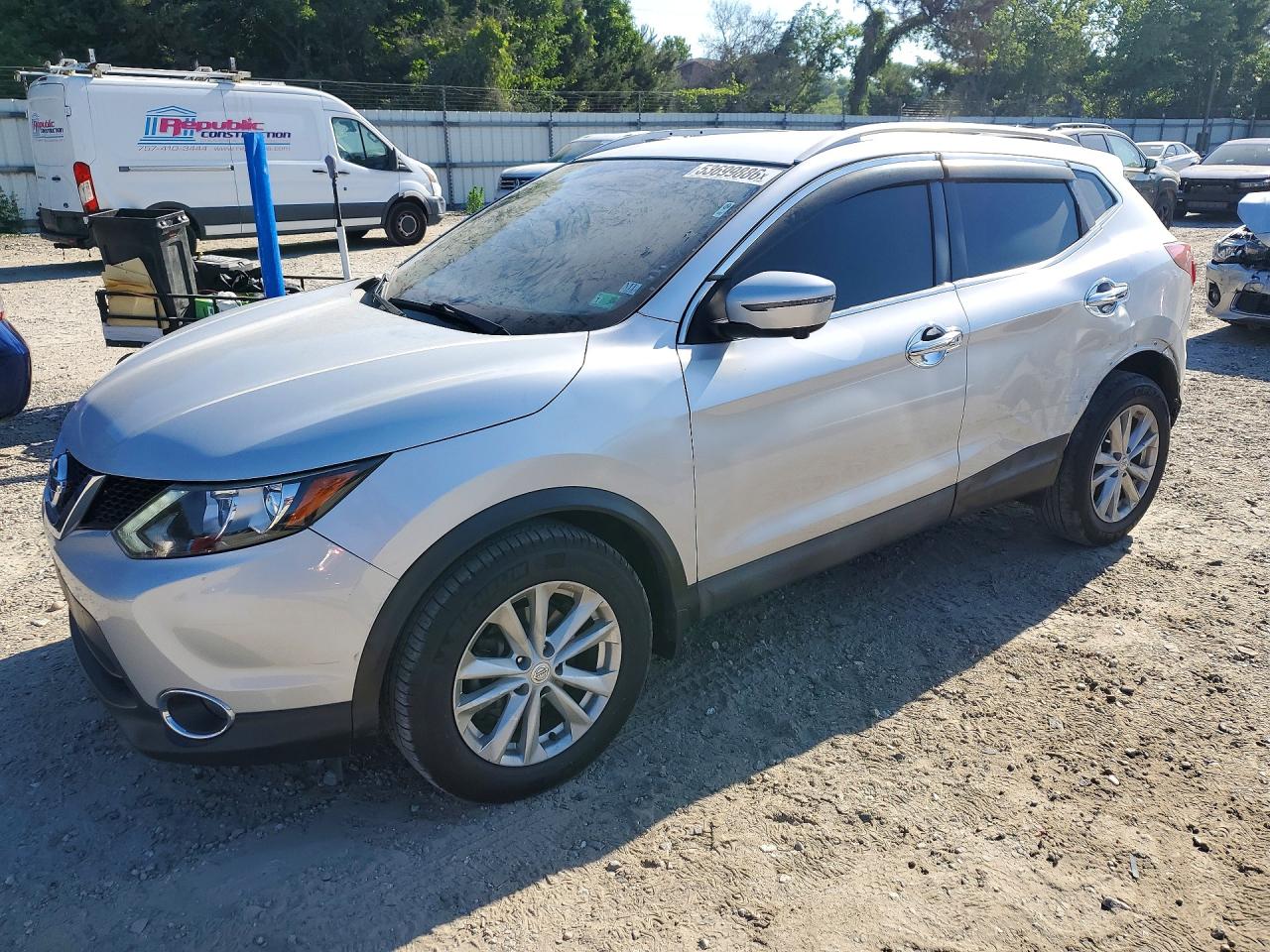 Salvage Nissan Rogue Image