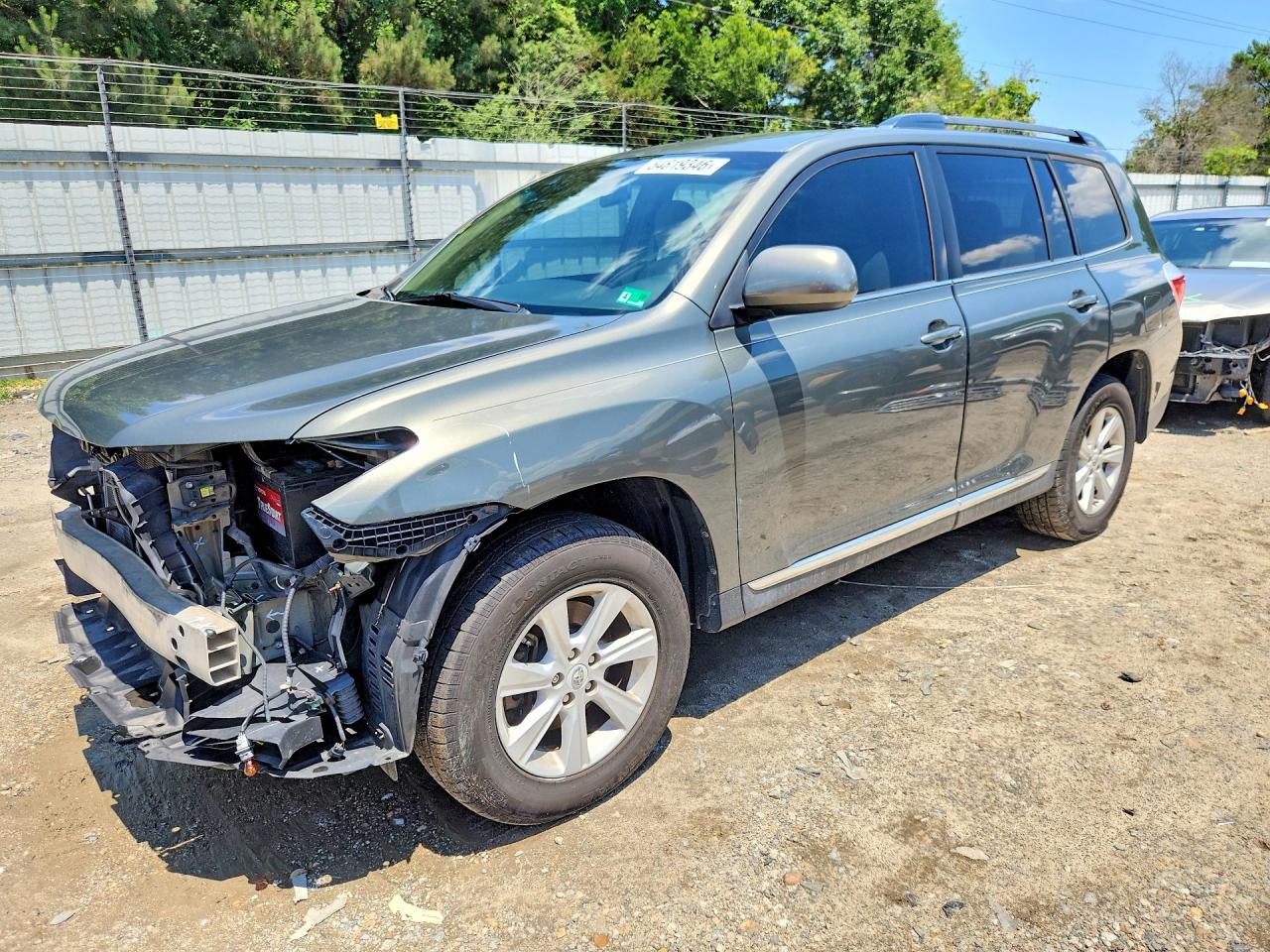 Salvage Toyota Highlander Image