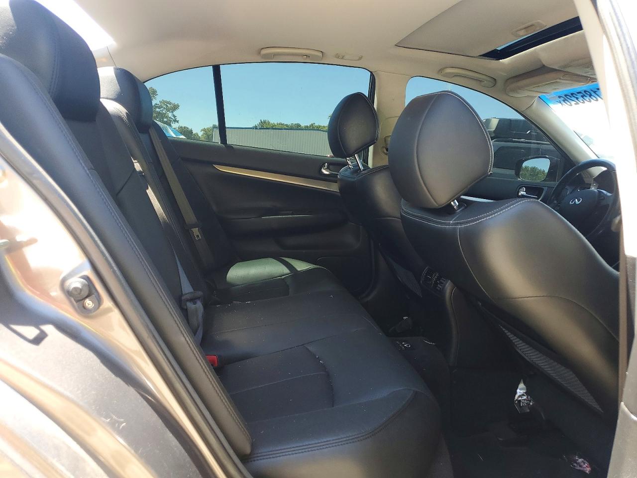 INFINITI G37 X