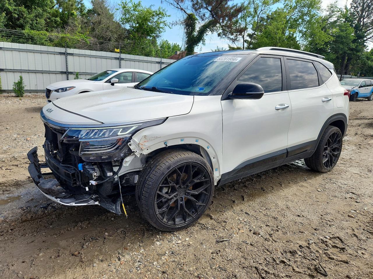 Salvage Kia Seltos Image