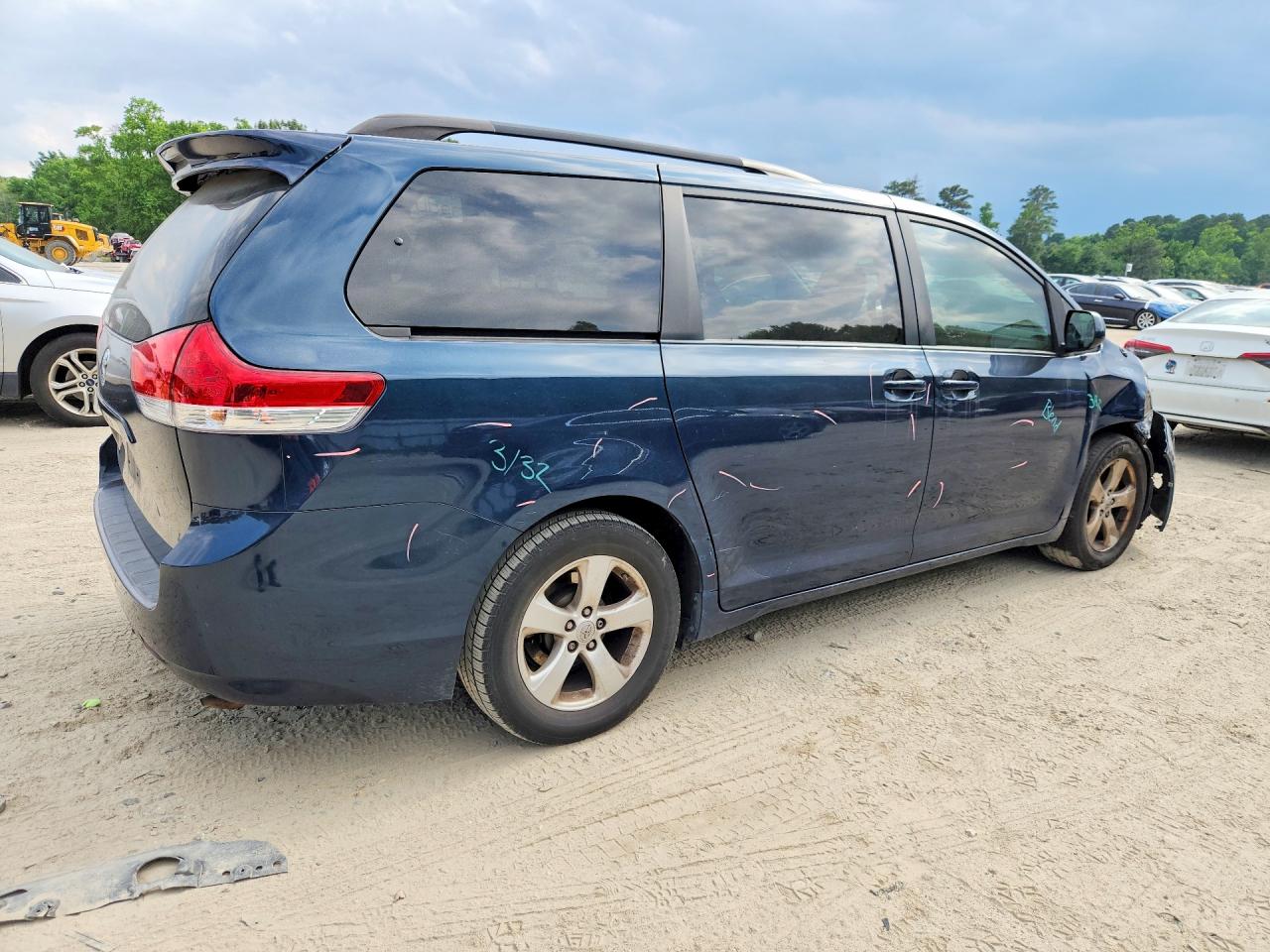 Toyota Sienna Le