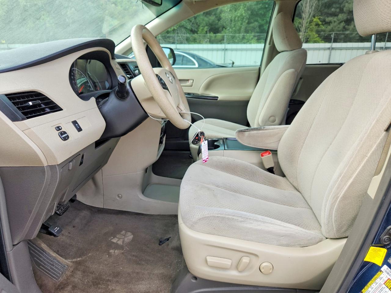 Toyota Sienna Le