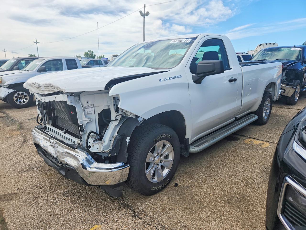 Salvage Chevrolet Silverado Image