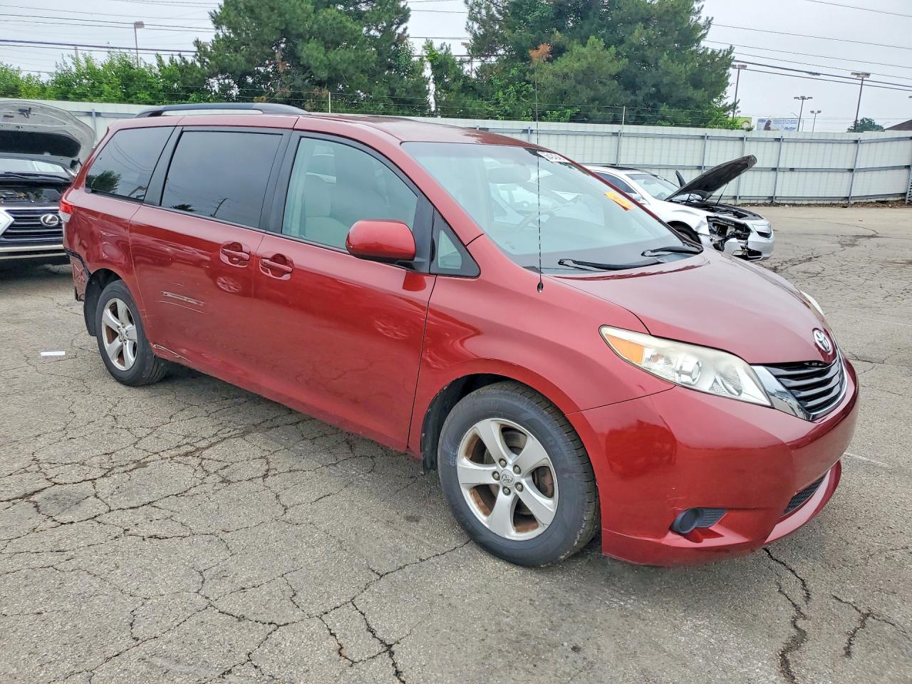 Toyota Sienna Le