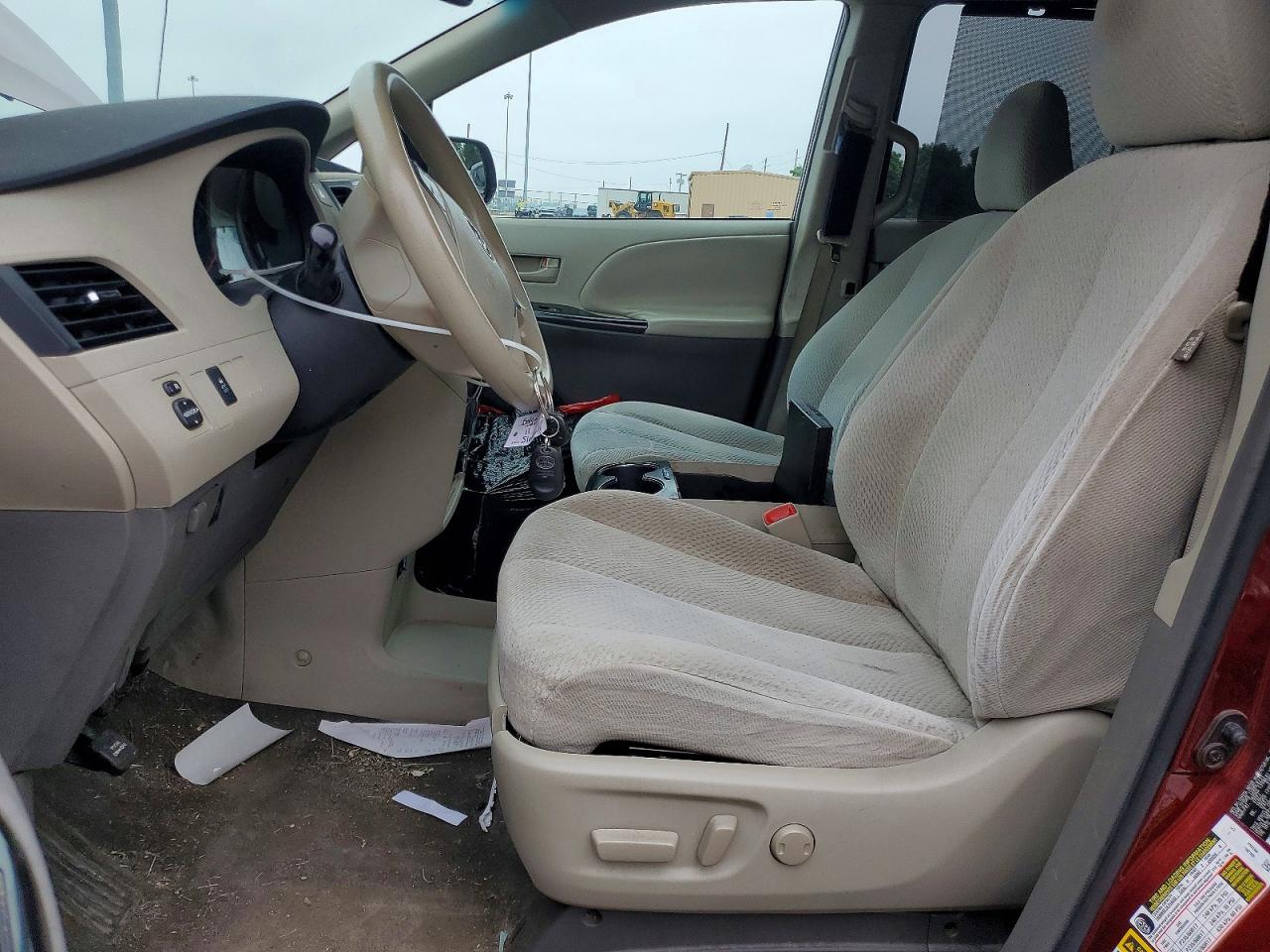 Toyota Sienna Le