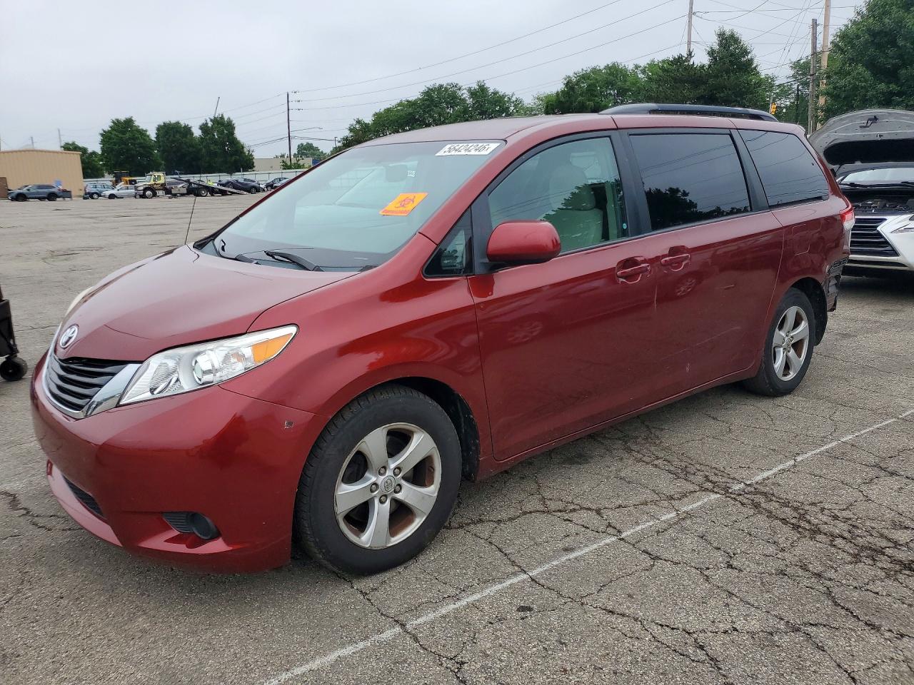 Salvage Toyota Sienna Image