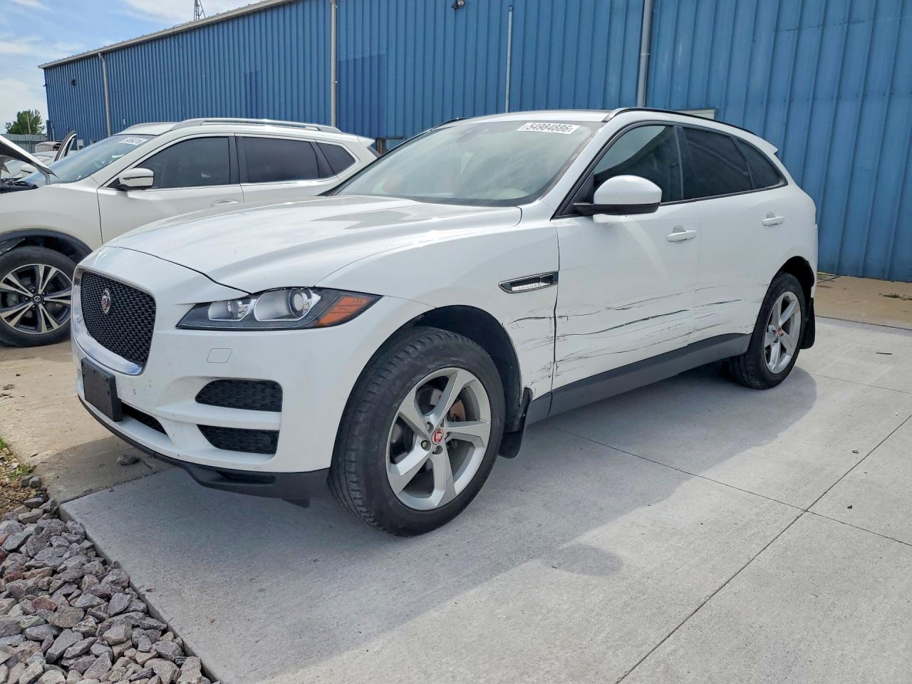 Salvage Jaguar F-PACE Image
