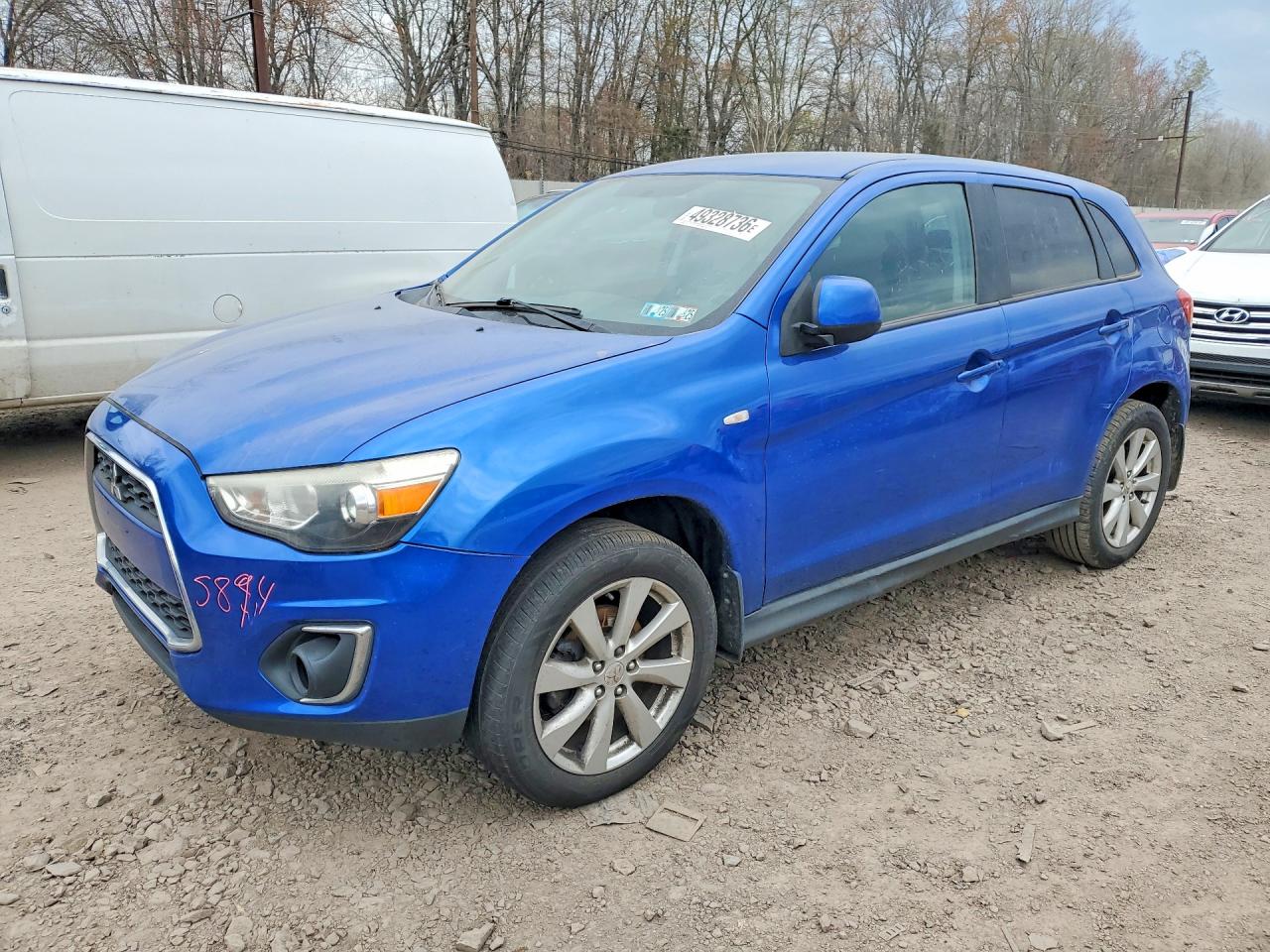 Salvage Mitsubishi Outlander Image