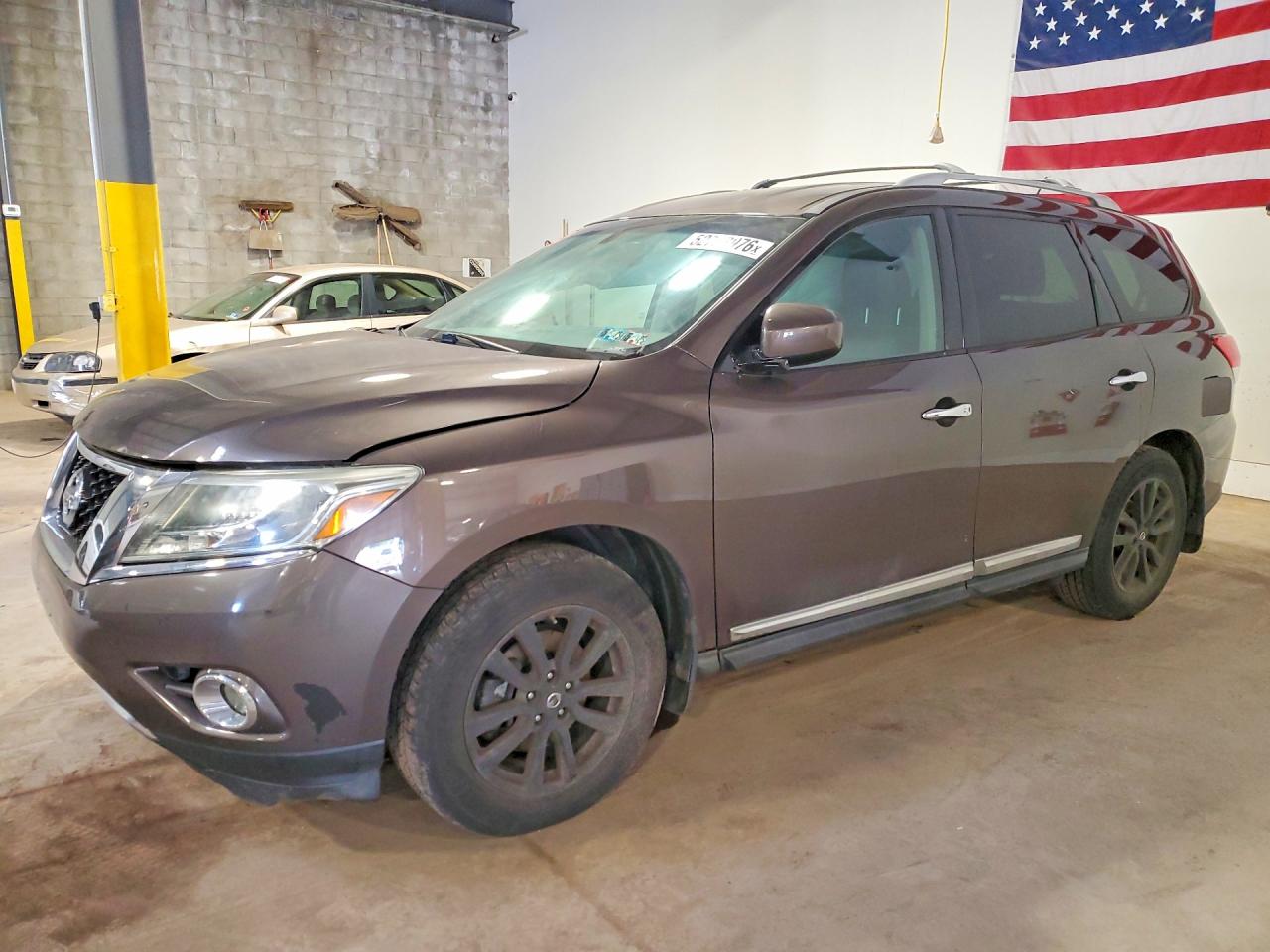 Salvage Nissan Pathfinder Image