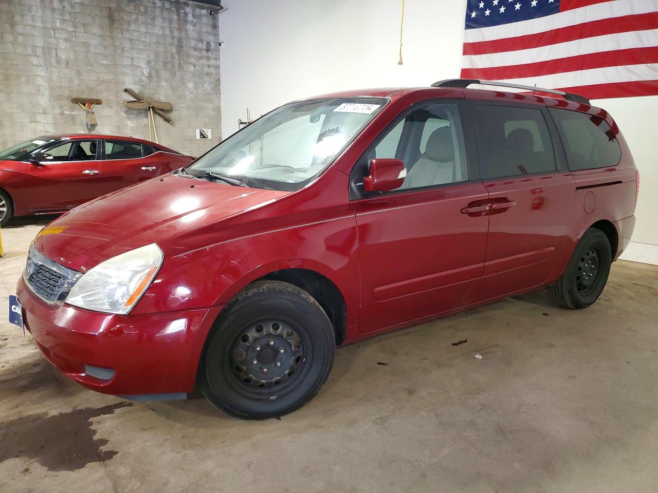 Salvage Kia Sedona Image