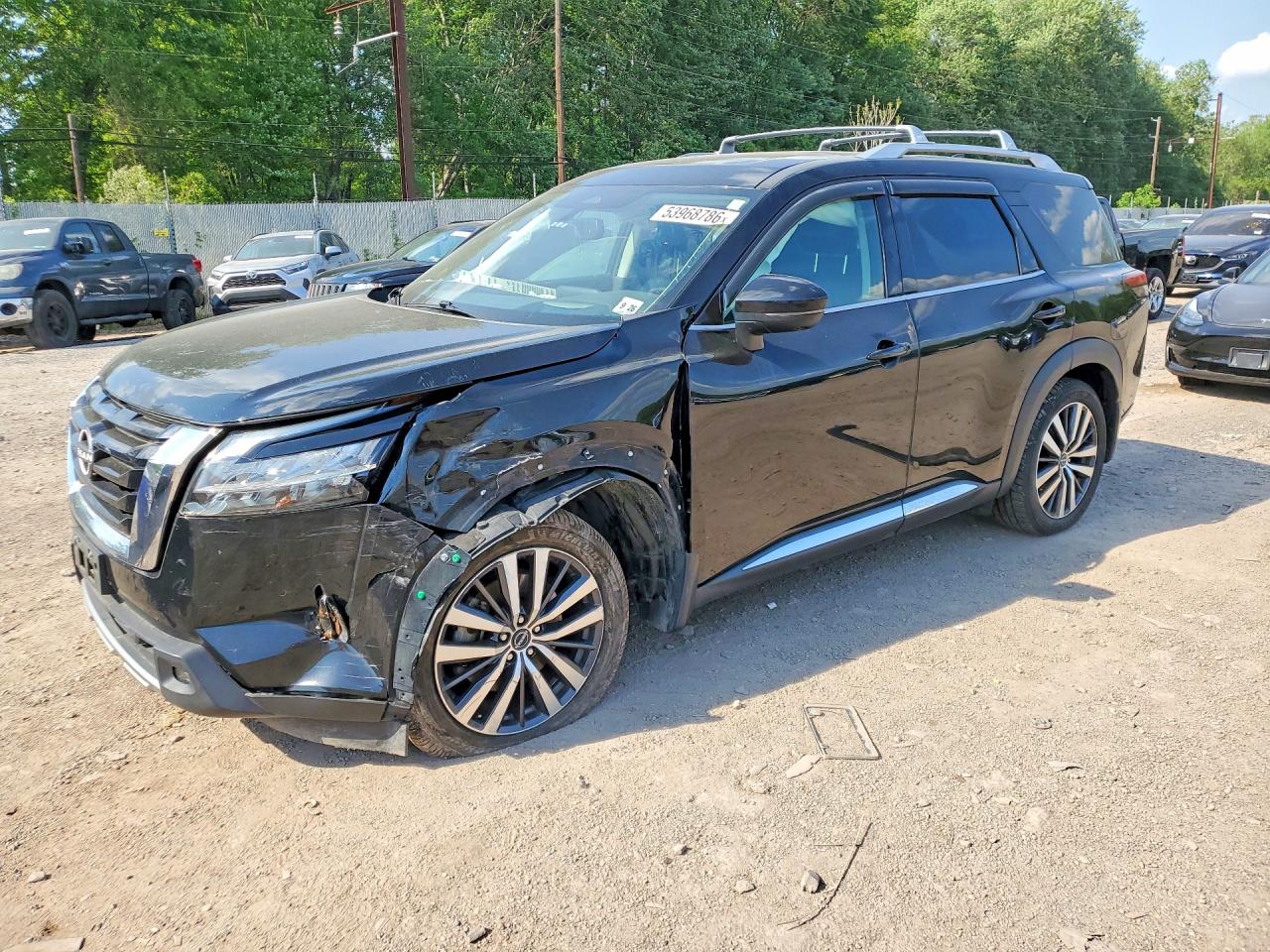 Salvage Nissan Pathfinder Image