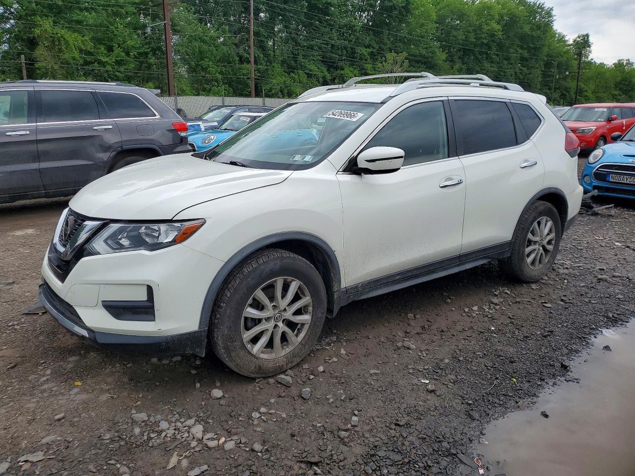 Salvage Nissan Rogue Image