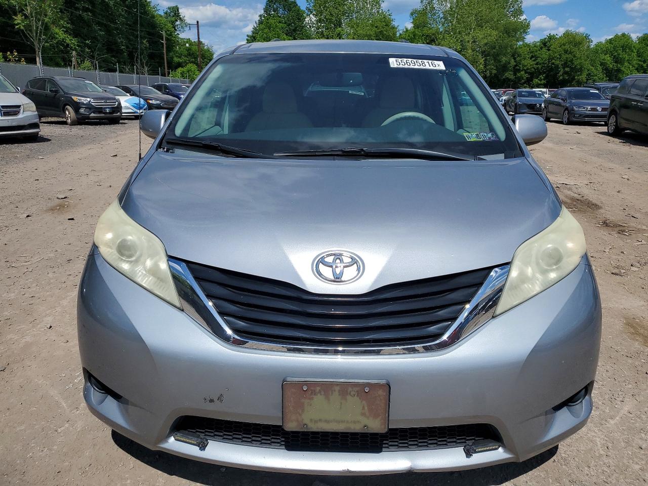 Toyota Sienna Le