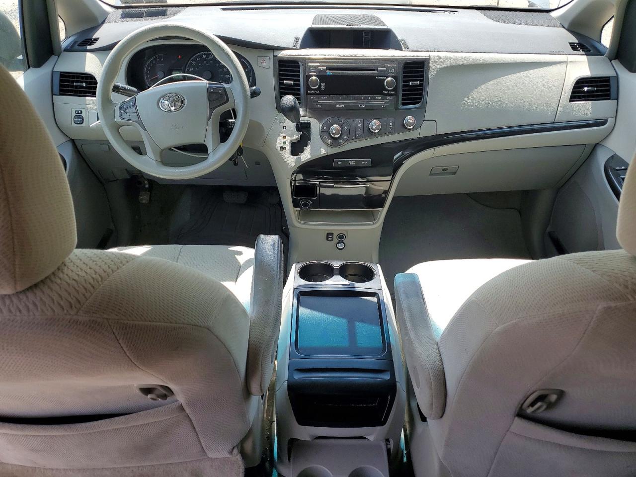 Toyota Sienna Le