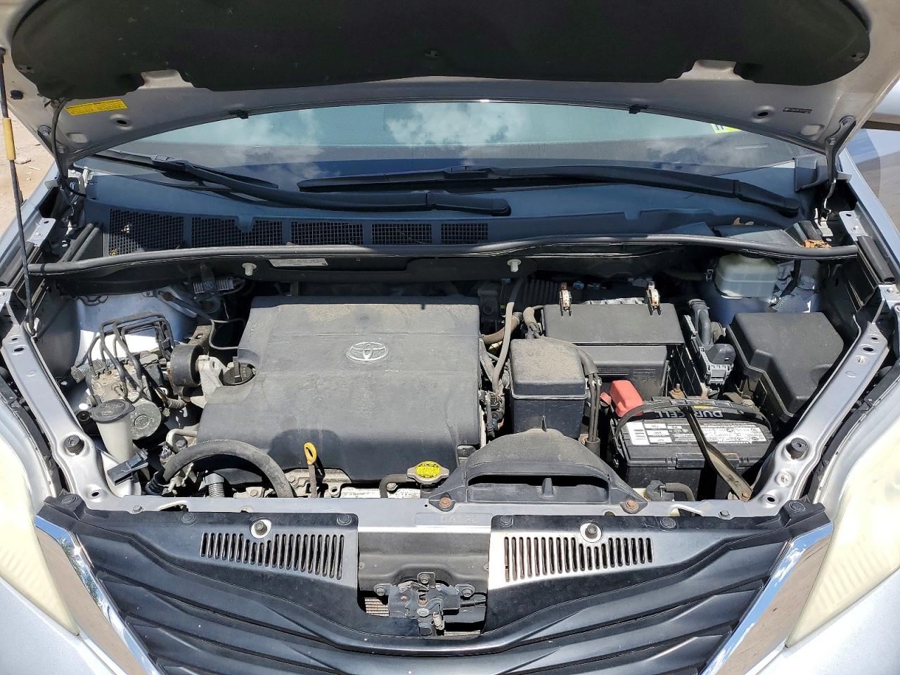 Toyota Sienna Le