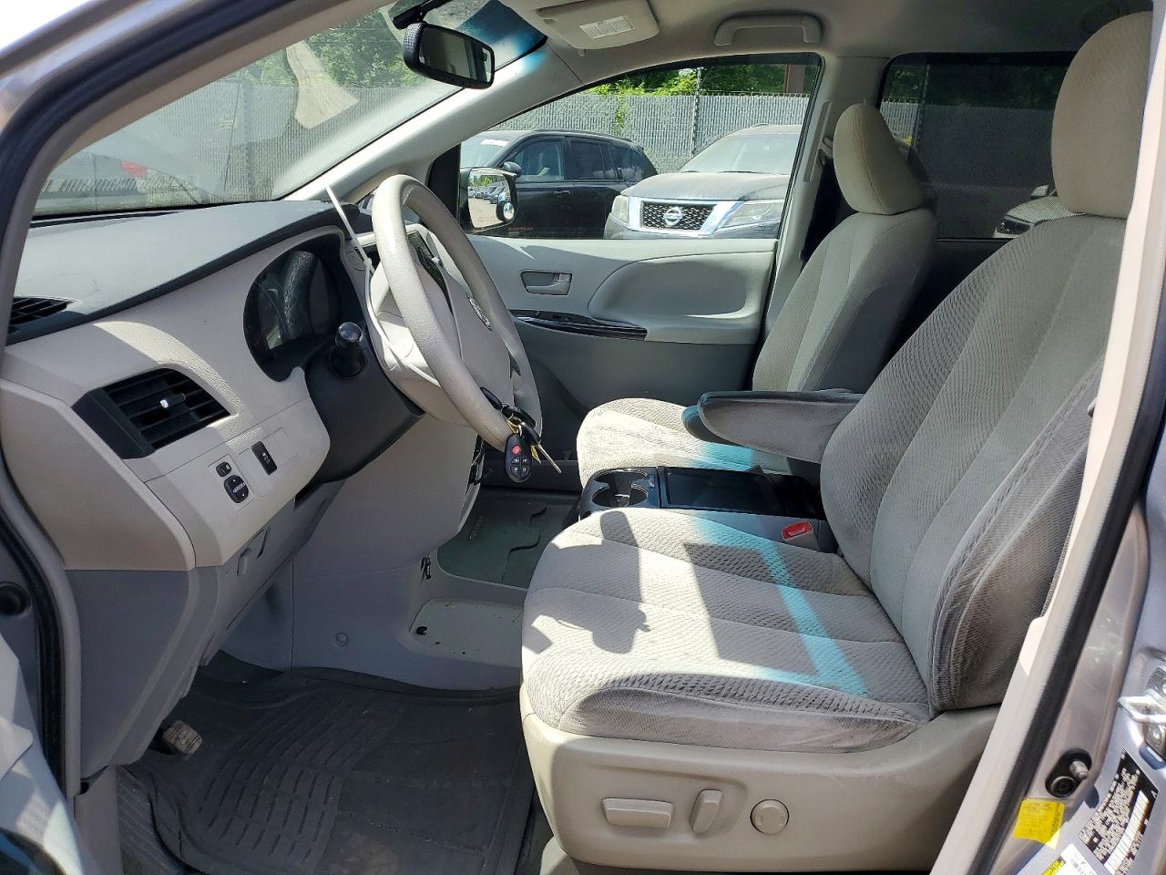 Toyota Sienna Le