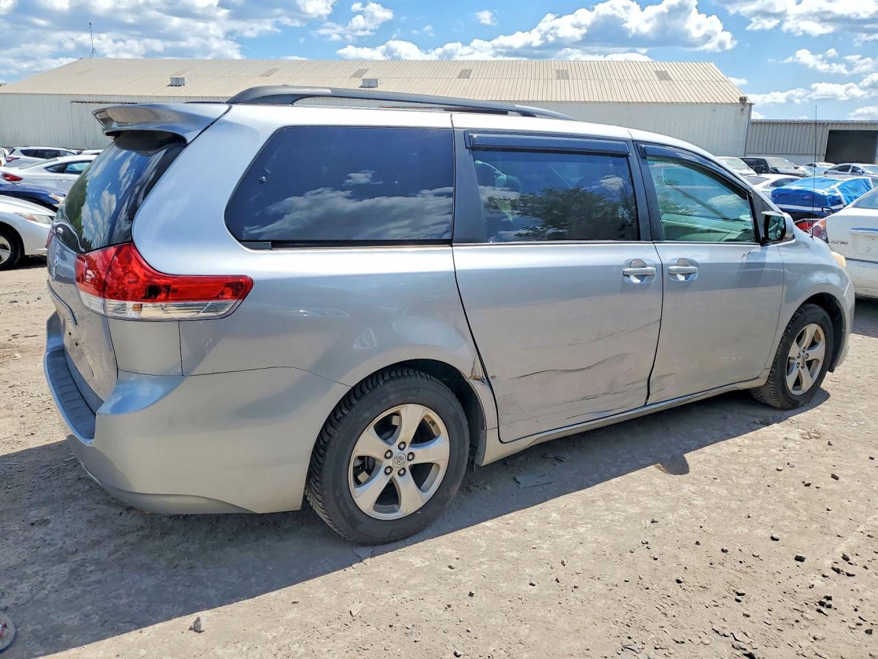 Toyota Sienna Le