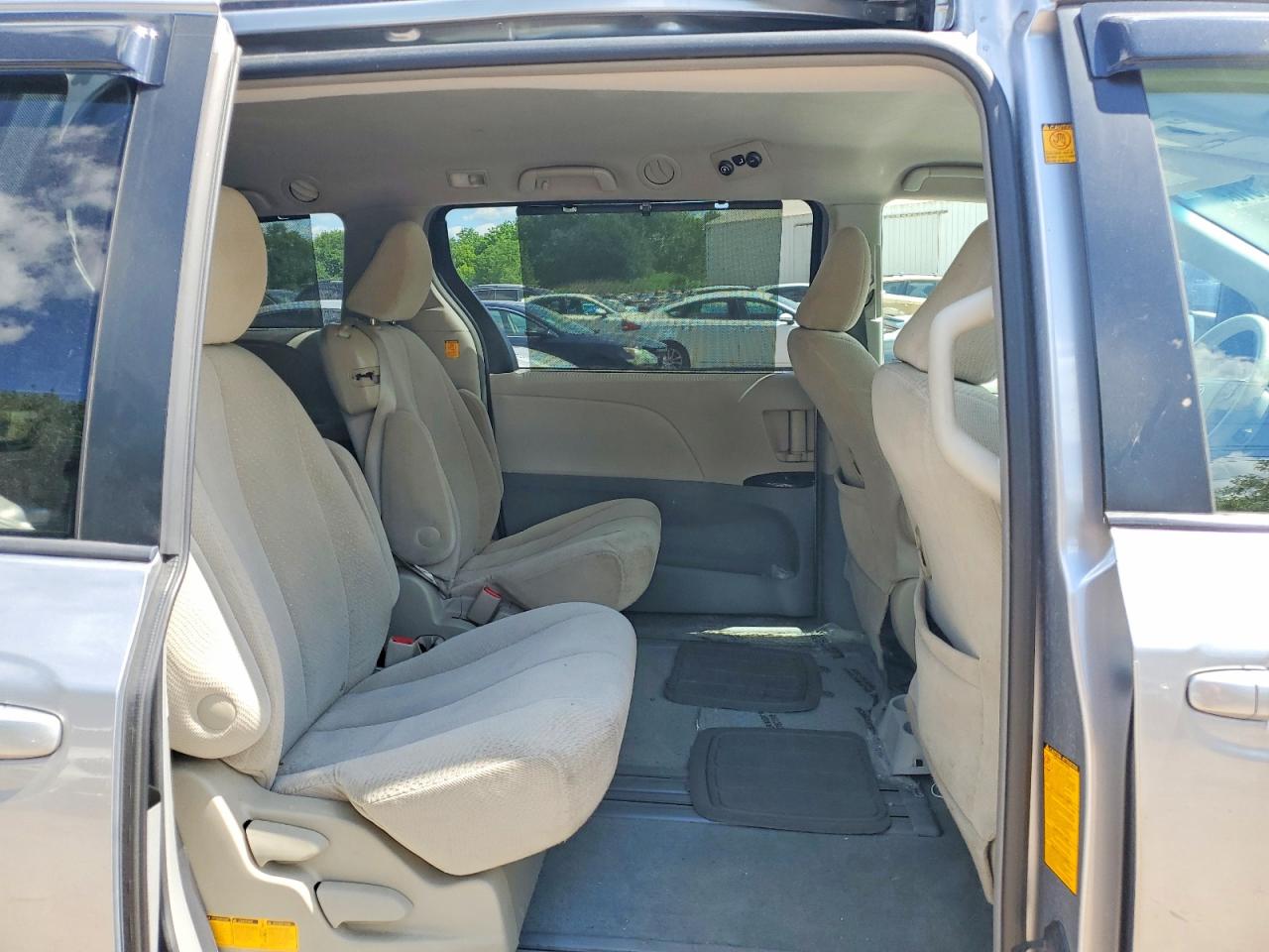 Toyota Sienna Le